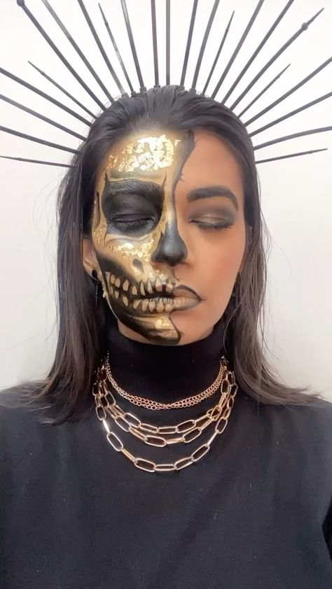 Black And Gold Skull Makeup, Black And Gold Halloween Makeup, Gold Skull Makeup, Gold Halloween Makeup, Mexican Skull Makeup, Gold Face Mask, Half Skull, Creepy Halloween Makeup, Skeleton Makeup