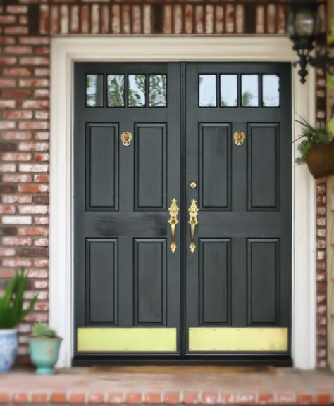 Black front door with Brass Lion door knockers, door harware and brass kick plates {a front door makeover } Black Double Front Door, Pintu Ganda, Door Kick Plates, Grey Front Doors, Double Front Entry Doors, Double Door Entryway, Black Front Door, Front Door Hardware, Trendy Door