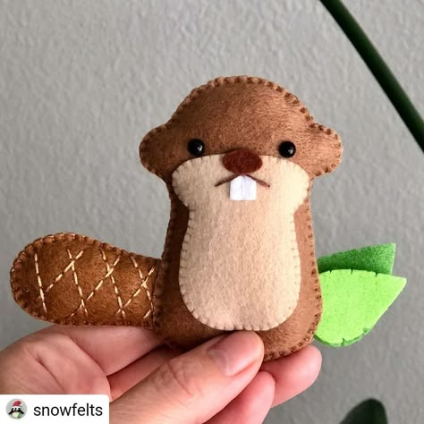 Felt Crafts Animals, Pannolenci Ideas, Felt Beaver, Felt Ornaments Patterns, Felt Crafts Patterns, Felt Crafts Diy, Felt Quiet Books, Felt Birds, Felt Patterns