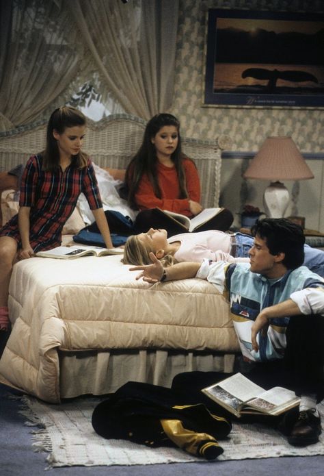 Take a walk down memory lane with us as we review the most iconic elements of the Full House set ahead, without which the show just wouldn't have been the same. Louis Ix Of France, Full House Tv Show, Dj Tanner, Sainte Chapelle Paris, Jodie Sweetin, Teenage Room, Fuller House, Candace Cameron Bure, Set Decor