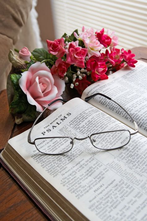 Bible And Flowers, Pastors Wife Appreciation, Bible Photos, Open Bible, Beauty Bible, Sunday Coffee, Floral Cards Design, Bible Book, Pastors Wife