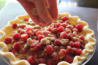 Pie With Crumble Topping, Raspberry Pie Recipe, Raspberry Cream Pies, Raspberry Swirl Cheesecake, Just Pies, Raspberry Crumble, Crumble Pie, Raspberry Desserts, Raspberry Pie