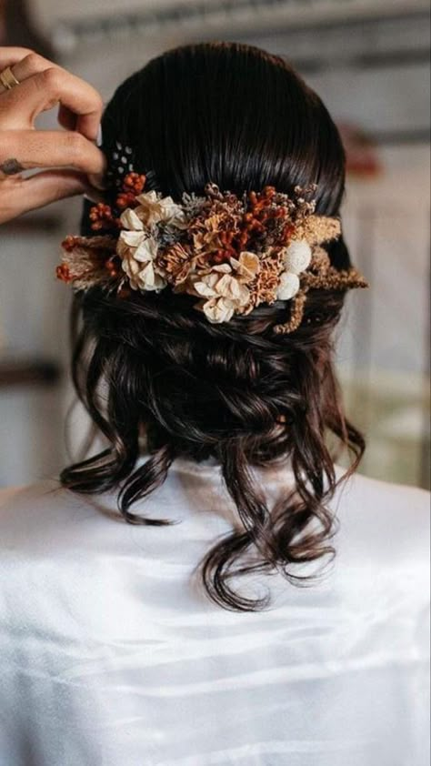 October Wedding Hairstyles, Auburn Wedding Hair, Autumn Wedding Hairstyles, Fall Bride Hairstyles, Fall Flower Crown Wedding, Autumn Wedding Flowers October, Fall Bridal Hair, Autumn Wedding Hair, Bohemian Fall Wedding