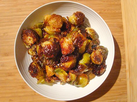 Brussel Sprout Recipes, Creamy Green Beans, Mashed Parsnips, Unique Side Dishes, Chili Sauce Recipe, Yummy Sweet Potatoes, Roasted Brussels Sprouts, Homemade Gravy, Homemade Applesauce