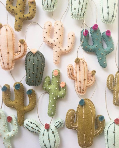 Felt Cactus, Christmas Stockings Diy, Pola Amigurumi, Navidad Diy, Felt Decorations, Felt Christmas Ornaments, Felt Diy, Felt Toys, Handmade Pillows