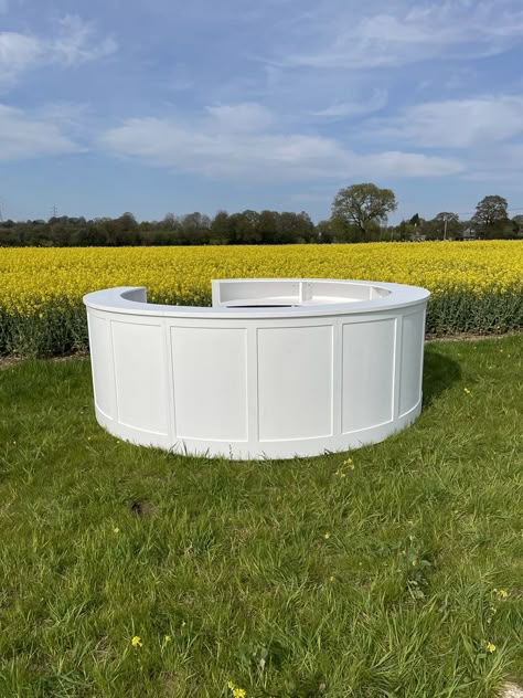 Outdoor Bar Set Up, Round Wedding Bar, Circle Bar Wedding, Circular Bar Design, Round Bar Wedding, Event Bar Design, Round Outdoor Bar, Bars For Weddings, Circular Bar