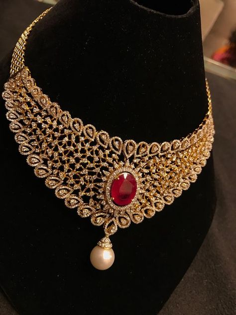 latest trendy gold necklace with earrings designs - Fashion Beauty Mehndi Jewellery Blouse Design Lehenga Necklace, Karan Soni, Choker Necklace Designs, Indian Bridal Jewelry Sets, Diamond Necklace Designs, Bridal Fashion Jewelry, Indian Jewelry Sets, Gold Fashion Necklace, Bridal Gold Jewellery Designs