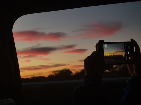 Ngl Picture, Taking Picture Of Sunset, Taking Pictures Of Sunset, Watching The Sunset, Long Hair Girl, Sunset Pictures, Sunset Views, Sunset Photos, Girl Face