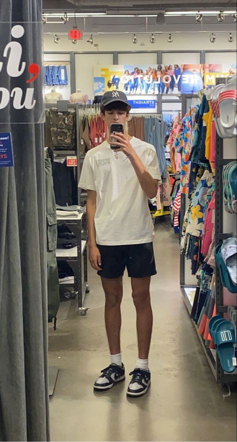 Mens Ootd, Dunk Outfit, Trendy Boy Outfits, Streetwear Inspo, Outfit Check, Ootd Men, Mens Fashion Casual Outfits, Stylish Mens Outfits, Streetwear Men Outfits