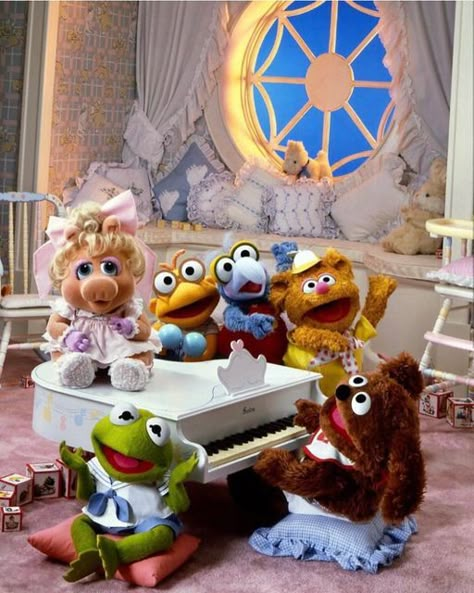 Muppet Collage, Baby Muppets, Mrs Piggy, Jim Henson Puppets, The Muppets Characters, Healing My Inner Child, Phone Decorations, Fozzie Bear, Sesame Street Muppets