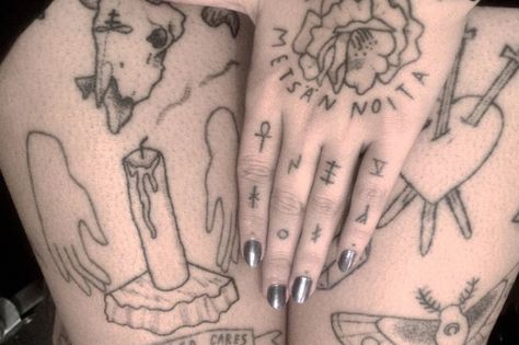 A Beginner's Guide to Stick 'n' Poke Tattoos Stick N Poke Tattoos, Tattoo After Care, Simple Tattoo With Meaning, Stick And Poke Tattoo, Basic Tattoos, Shop Tattoo, Beginner Tattoos, Small Quote Tattoos, Stick N Poke