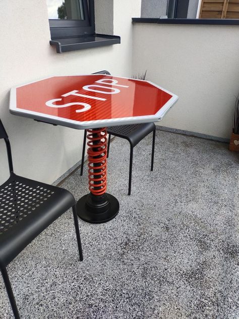 Bar Car Decor Ideas, Stop Sign Table, Stuff To Decorate Your Room, Garage Decorating Ideas, Car Parts Furniture, Bar Deco, Car Table, Automotive Furniture, Car Part Furniture