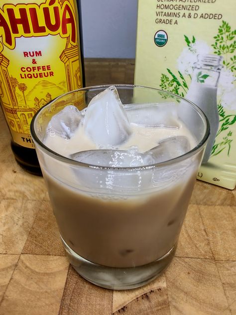 If you love a good cocktail and you also love coffee then you should try out some of these awesome Kahlua cocktails. The Best Kahlua Cocktails Kahlua is a liqueur that has a sweet coffee Kahlua Cocktails, Toasted Almond Drink, Tootsie Roll Shot, Kahlua Hot Chocolate, Kahlua And Cream, Cookie Shots, After Dinner Drinks, Creamy Coffee, Sweet Coffee