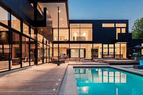 Sleek and sexy modern property in Oakville, Canada 2 Story House Design, U Shaped House Plans, L Shaped House Plans, U Shaped Houses, Exterior House Renovation, L Shaped House, Luxury Boat, Swimming Pool House, House Plans One Story