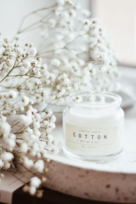 Flower Candle Photography, Aesthetic Candle Photography, Product Photography Decor, Lotion Photography Ideas, White Candles Aesthetic, White Candle Aesthetic, Candles Aesthetic Photography, Candle Advertising, Candle Styling Photography