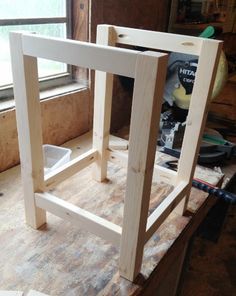 DIY Side Table Plans: This little end table is a perfect fit for tight spaces and would even make a great plant stand too! Diy End Table With Storage, Rustic End Tables Diy, Diy End Tables Easy, Wood Side Table Diy, Side Table Plans, Bedside Table Plans, Diy End Table, Wood Tub, End Table Plans