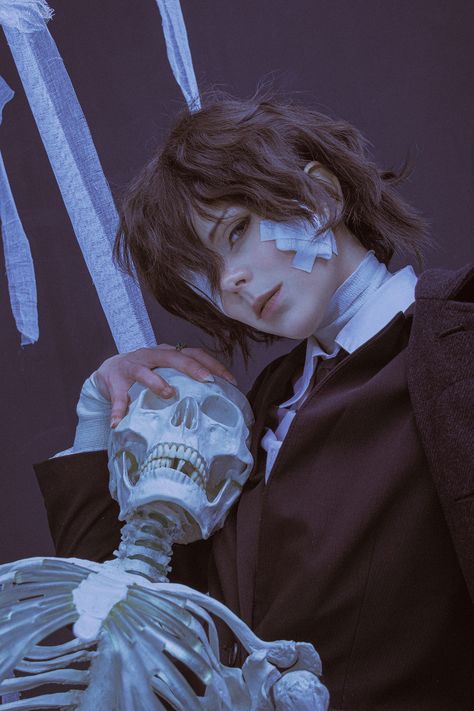 Pm Dazai Cosplay, Dazai Makeup, Fem Dazai Cosplay, Bsd Inspired Outfit, Bsd Cosplayers, Bsd Outfits, Bsd Halloween, Dazai Cosplay, Bsd Cosplay