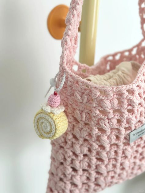 Crochet Pink Bag, Pink Crochet Bag, Pola Macrame, Knitting Amigurumi, Crochet Store, Crochet Beautiful, Crochet Fairy, Mode Crochet, Crochet Bag Pattern Free