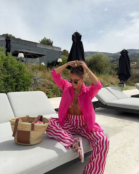 Step into the day like a modern gladiator, but make it PINK! 💗 Don’t let the colour fool you… whoever wears these sandals will feel all the powers of goddess! 📷 @lisasimppson #NomadicStateOfMind #NomadicStateOfMindSouthAfrica #Romano #GladiatorSandals #Sandals #Shoes #OOTD #Pink #SustainableFashion Summer Sandals 2024, Modern Gladiator, Inspo Looks, Ss 2024, Vacay Outfits, State Of Mind, The Colour, Aruba, Summer 2024