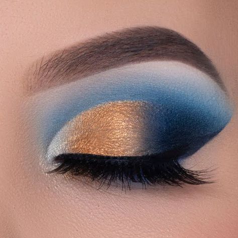 Blue Cutcrease Eyemakeup, Light Blue And Gold Eyeshadow, Blue Cut Crease Eyeshadow, Sky Blue Eye Makeup, Xv Makeup, Blue Cut Crease, Sky Blue Eyes, Cut Crease Eye Makeup, Golden Eye Makeup