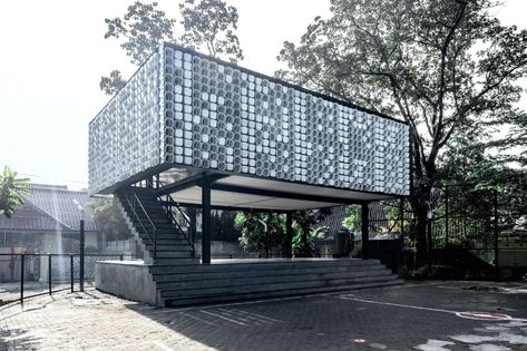 Gallery of How to Make a Facade with Recycled Materials: 21 Notable Examples - 18 Ice Cream Tubs, Tub Cover, Community Library, Library Architecture, Kengo Kuma, Library Design, Sustainable Architecture, Facade Design, Modern Buildings