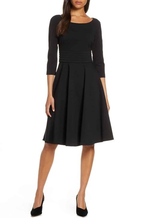 What to Pack for Paris in the Autumn - Everyday Parisian Black Flare Dress, Interview Dress, Cropped Wide Leg Trousers, Business Lunch, Apple Shape, Work Dresses, Professional Attire, Classic Dress, Flared Skirt