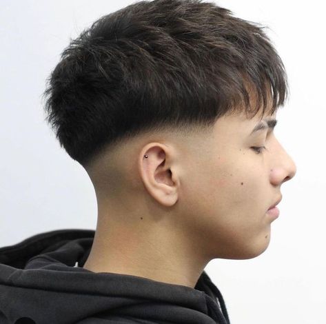 Hair Look Boy, Very Short Hair Men, Hair Stail, Taper Fade Short Hair, Fade Haircut Curly Hair, Young Men Haircuts, Mid Fade Haircut, Taper Fade Curly Hair, Drop Fade Haircut