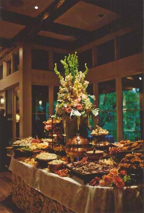 Wedding at Home #fooddisplay Wedding Food Display, Buffet Wedding Reception, Food Display Table, Buffet Set Up, Appetizer Buffet, Wedding Appetizers, Catering Display, Buffet Set, Reception Food