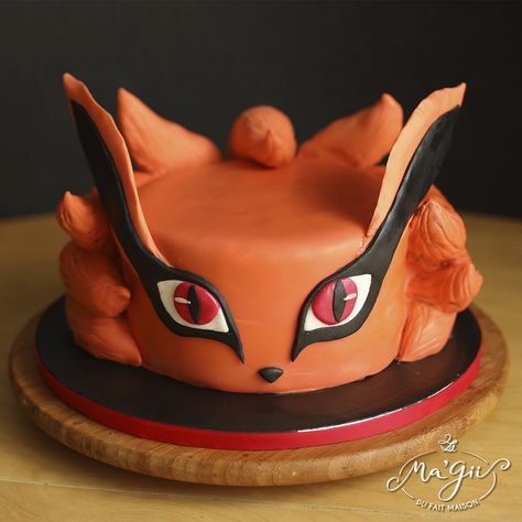 Cake design. Gateau d'anniversaire, layer cake tout chocolat, avec décoration en pâte à sucre et en RKT en forme de Kurama, le renard à 9 queues de Naruto. Anime Cakes Birthday Naruto, Naruto Bday Cake, Manga Cake Ideas, Anime Cake Design, Naruto Cake Ideas Birthdays, Naruto Cake Design, Naruto Birthday Cake, Naruto Cake, Bakery Photography