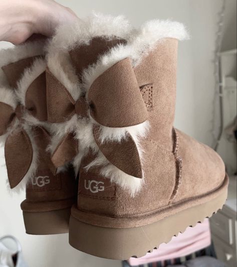 Cute Uggs, New Uggs, Fluffy Shoes, Dr Shoes, Pretty Shoes Sneakers, Shoe Wishlist, Girly Shoes, Cute Nikes, Shoe Inspo