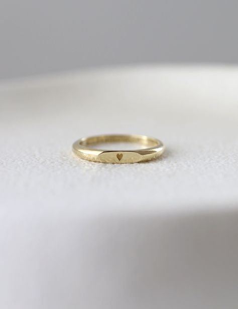 14k solid gold minimalist signet ring with heart. Also ideal as wedding band for her 14k solid yellow gold Width: 2.5 mm | 0.1 inch Packed in labeled gift box Handmade Feel free to contact us for details and special requests All items can be ordered in 14k/18k yellow, white or rose solid gold Please review terms and conditions before checkout For more rings: https://www.etsy.com/shop/YajewelryShop?ref=simple-shop-header-name&listing_id=538123779&section_id=30745115 Gold Band Promise Ring, Yellow Gold Heart Ring, Simple Gold Band Ring, Gold Ring Heart, Dainty Yellow Gold Rings, Gold Minimalist Rings, Everyday Rings Gold, Plain Ring Design, Promise Ring Aesthetic