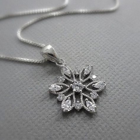 قلادات متدلية, Necklace Girlfriend, Winter Necklace, Real Diamond Necklace, Pretty Jewelry Necklaces, Snowflake Necklace, Daughter Christmas, Snowflake Pendant, Christmas Necklace