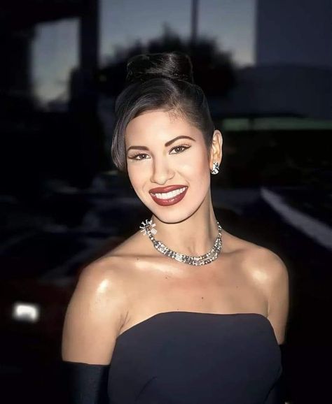 Selena Boutique, Suzette Quintanilla, Singer Fashion, Selena Q, Tejano Music, Billboard Magazine, Faye Dunaway, Selena Quintanilla Perez, Don Juan