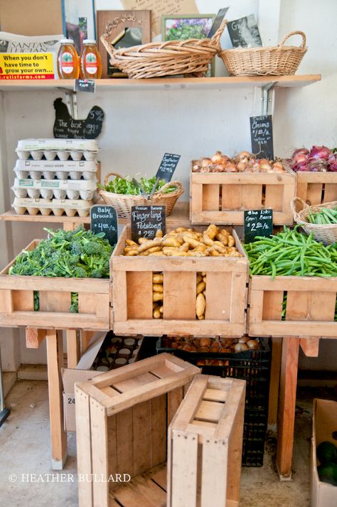 ahh fingerling potatoes at a farm stand Farm Market Display Produce Stand, Produce Stand Aesthetic, Diy Produce Stand Farmers' Market Display Ideas, Fresh Produce Market, Produce Boxes Farmers' Market, Produce Displays, Farmers Market Stand, Produce Stand, Chalkboard Tags