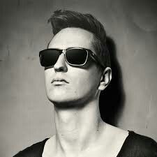 ROBIN SCHULZ Robin Schulz, Live Songs, Music Players, Dance Music, Square Sunglasses Men, Photo Sharing, Dj, Square Sunglass, Mens Sunglasses