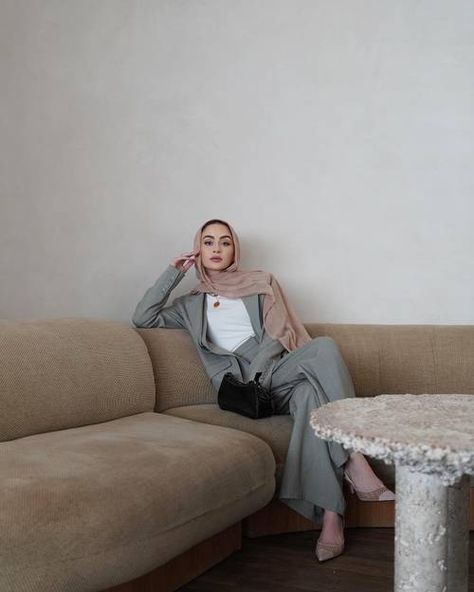 17 Timeless Trophy Basics That Look Expensive | Who What Wear Drapey Pants, Expensive Look, Hijabi Fits, Corset Bodysuit, Make Your Outfit, Modern Hijab, Muslim Outfits Casual, Relaxed Trousers, Look Expensive