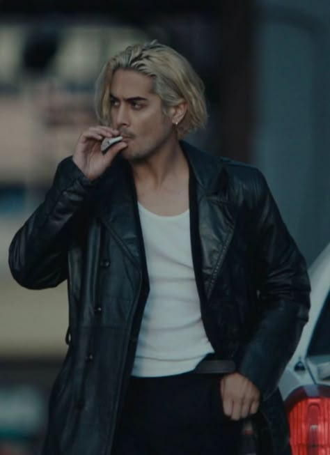 Avan Jogia Blonde Hair, Avan Jogia Blonde, Avan Jogia Choose Love, Avian Jogia, Avan Jogia Long Hair, Avan Jogia Aesthetic, Evan Jogia, Adrian Pucey, Door Mouse