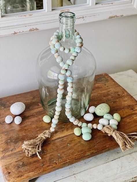 Easy Spring-time garland made with wood beads + twine DIY tassels.     #diy #craft #spring #farmhouse #woodbead #beadgarland Diy Farmhouse Crafts, Diy Wood Bead Garland, Beaded Home Decor, Umbrella Wreath, Diy Tassels, Craft Spring, Tassels Diy, Tissue Paper Garlands, Twine Diy