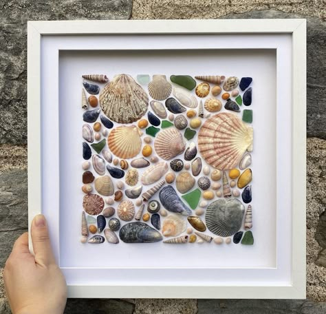 Seashells Picture Frame, Pictures Made With Shells, Crafts With Shells Projects, Art With Sea Shells Diy Ideas, Beach Combing Crafts, Canvas Shell Art, See Shell Art, Diy Crafts With Shells, Shell Pictures Ideas Seashells