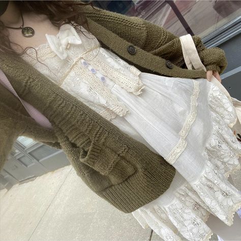 Dark Natraulism Outfits, Soft Dreamy Aesthetic Outfits, Layered Clothing For Women, Shabby Chic Outfit, Mori Kei Outfits Casual, Mori Style Outfits, Morikei Outfits, Aesthetic Cardigan Outfit, Mori Outfit