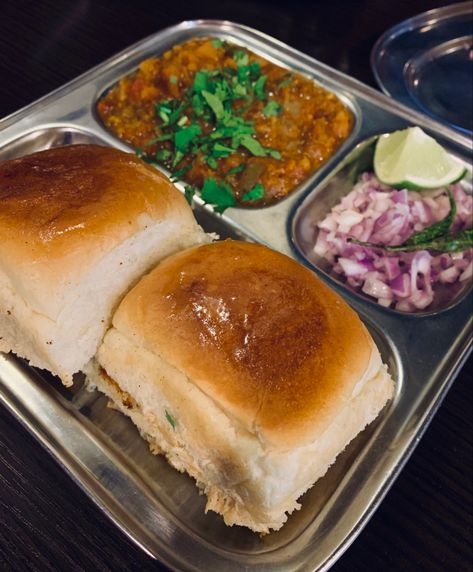 Pav bhaji Pav Bhaji Snapchat Story, Pav Bhaji Snap, Paw Bhaji, Pav Baji, Pao Bhaji, Pav Bhaji Recipe, Indian Fast Food, Indian Dress Up, Blur Picture