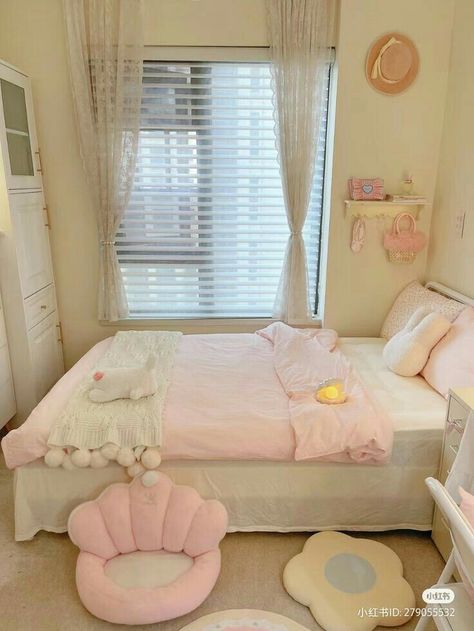 Korean Pink Bedroom, Minimalist Kawaii Bedroom, Small Room Plan, Bedroom Ideas For Small Rooms Cozy, Teen Bedroom Designs, Pastel Room, Grunge Room, Cute Room Ideas, Dream House Rooms