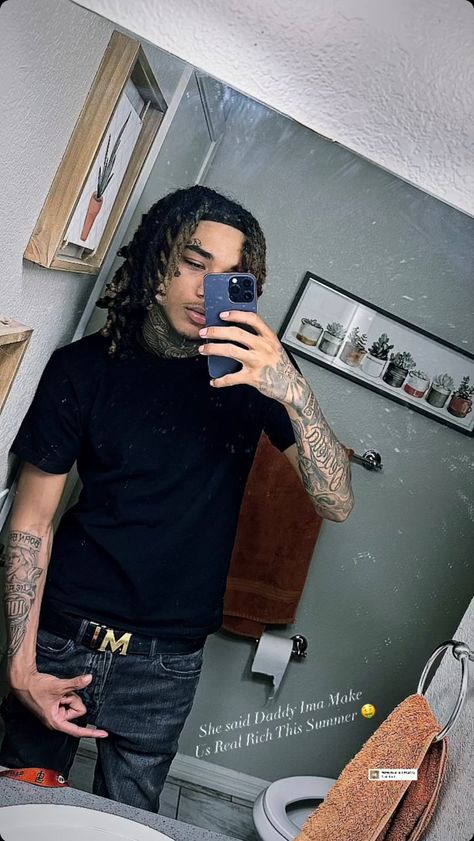 Fine Hood Black Men, Black Men Tattoos, Lightskinned Boys, Cute Dreads, Drippy Outfit, Dreadlock Hairstyles For Men, Light Skin Men, Dark Skin Boys