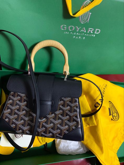 Goyard Saigon Mini Outfit, Saigon Aesthetic, Goyard Saigon Mini, Goyard Saigon, Fancy Stuff, Mini Outfit, Goyard Bag, Bakery Logo, Bakery Logo Design