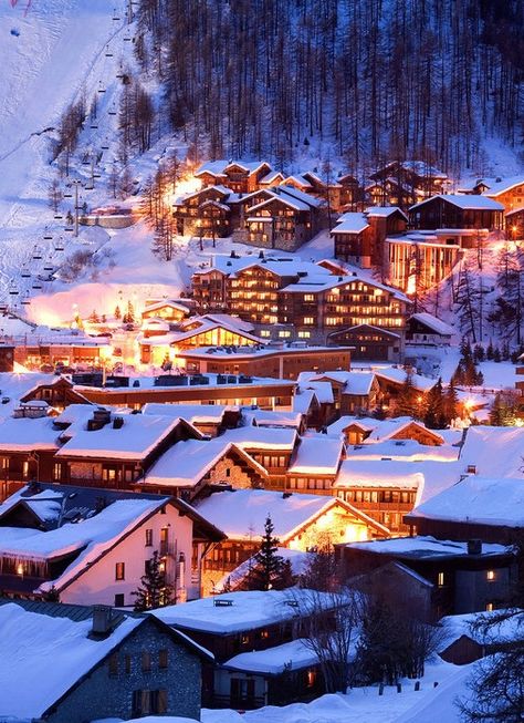 Val d'Isère, France Zermatt Switzerland, Best Ski Resorts, Winter Szenen, Your Favorite, Ski Vacation, Ski Holidays, Winter Scenery, Ski Area, Zermatt