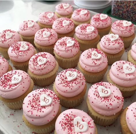 Valentines Party Food Ideas, Valentines Cakes And Cupcakes, Food Ideas To Make, Valentines Cakes, Valentine Cupcakes, Valentines Party Food, Valentines Desserts, Valentines Cake, Galentines Day Ideas