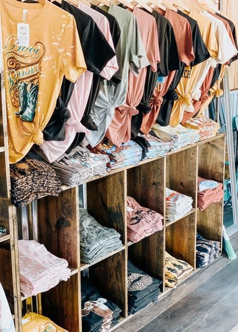 T Shirts Display Ideas, Diy Clothing Display Ideas, T Shirt Craft Show Display, Clothing Boutique Interior Design Display Ideas, Diy Store Display Retail Clothing Racks, Window Display Design Creative Boutique, Boutique Shirt Display, Western Store Front Ideas, Boutique T Shirt Display