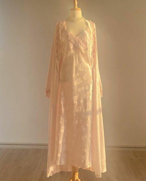 Princess Loungewear, Girly Loungewear, Moda 60s, Earthy Y2k, The Runaway Bride, Bride Winter, Woman Goddess, Vintage Loungewear, Sleep Gown