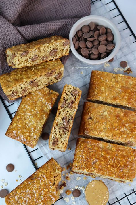 Soft Baked Oat Bars Soft Baked Oat Bars, Baked Oat Bars, Oat Bars Vegan, Oat Bar Recipe, Oat Squares, Cooking Therapy, Honey Bbq Wings, Dip Mixes, Oat Bar Recipes