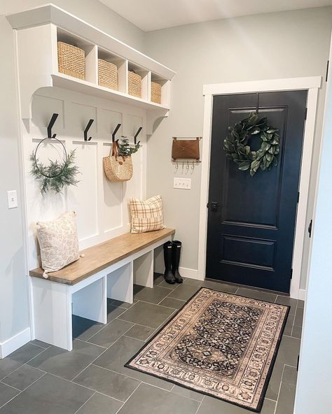 Mud Room Bench With Shoe Storage, Muck Room Ideas Entryway, Mudbench Hooks, Mudroom Entry Bench, Shoe Storage Ideas For Entryway, Mud Room With Bench Seat, Entry Room Storage Ideas, Mud Room Lockers With Bench Diy, Diy Small Mudroom Bench